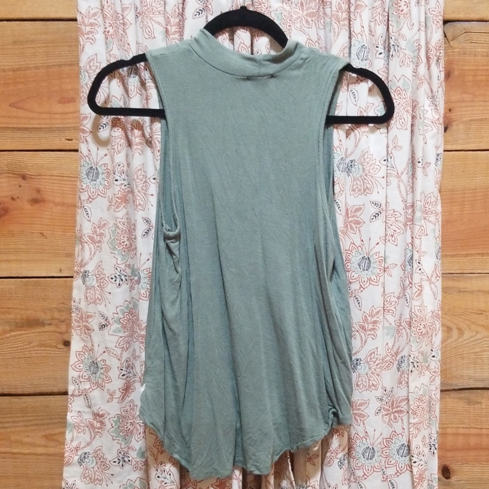 Tanktop - Picture 3 of 3